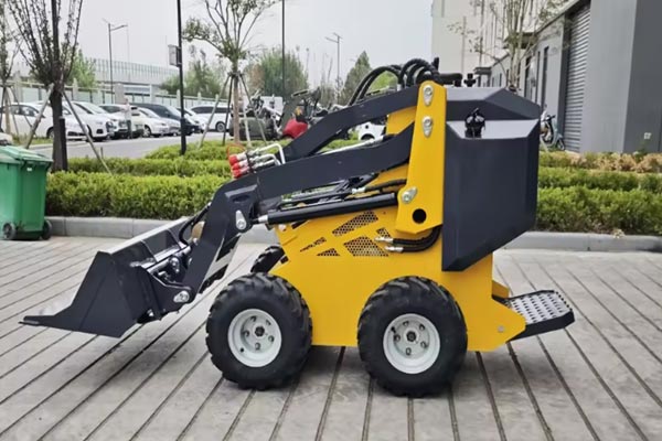 Какви са функциите на малък товарач